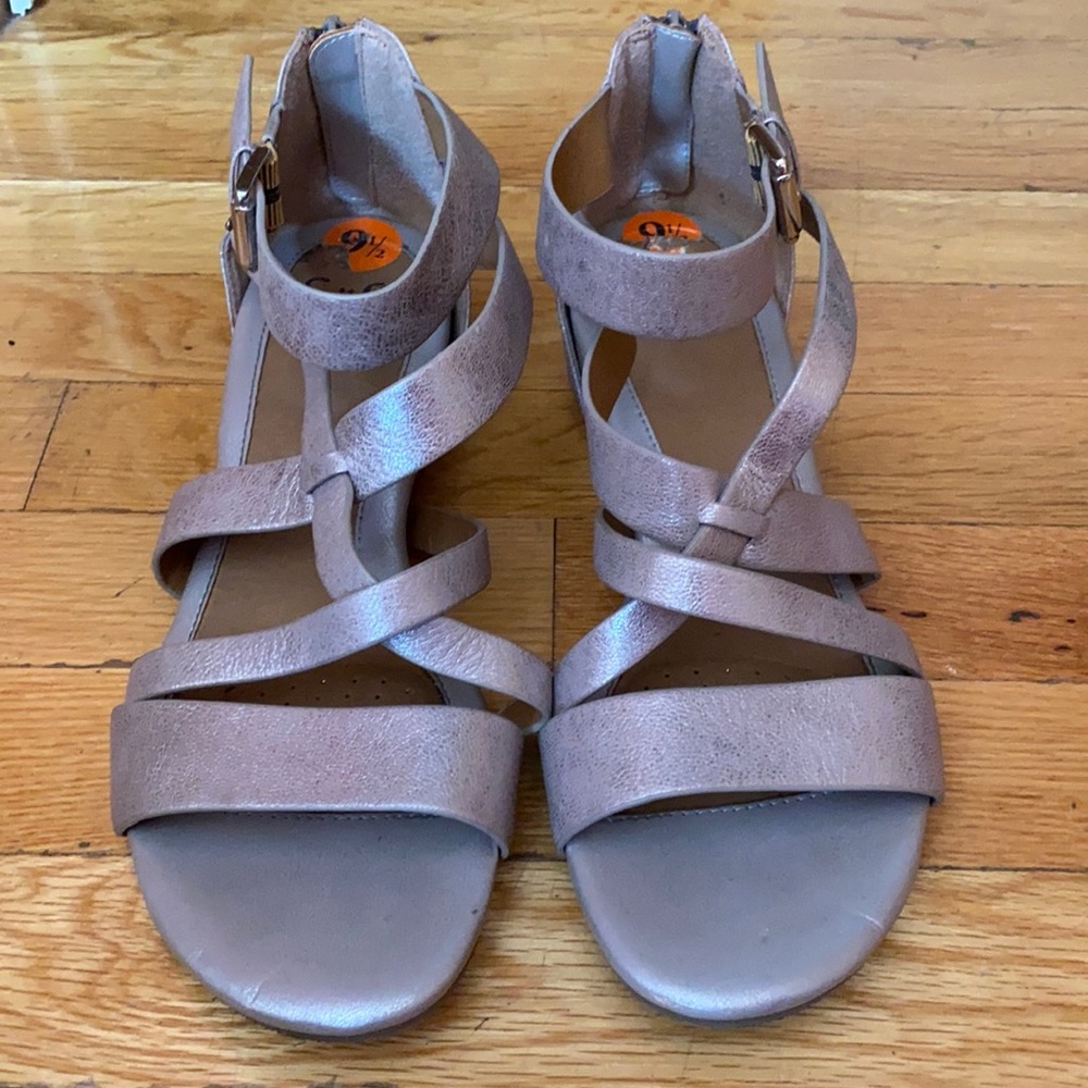 Leather cross strap shoes